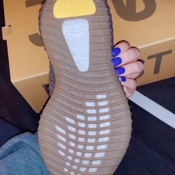 Yeezy 350 v2 Cinder size 7 - Picture 2 of 3